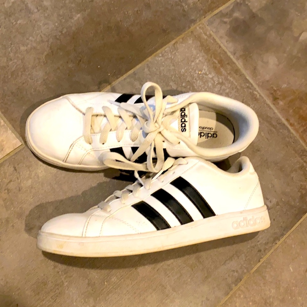 Adidas Neo White Baseline Casual Lace Up Sneaker size 8